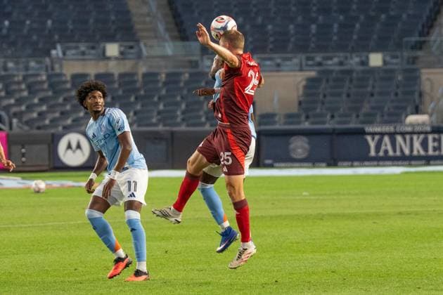 July 31, 2026, Bronx, New York, USA: Andres Perea (8) of NYCFC and Walker Zimmerman (25) of Toronto FC fight for air ball during Regular Season game between NYCFC and Toronto FC at Yankee stadium in New York, NY on July 31, 2026. Game ended in draw 1 - 1. Bronx USA - ZUMAr339 20260731_znp_r339_042 Copyright: xLevxRadinx