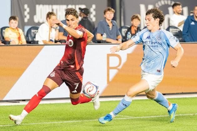 July 31, 2026, Bronx, New York, USA: Theo Corbeanu (7) of Toronto FC controls the ball as Nico Cavallo (2) of NYCFC chases him during Regular Season game between NYCFC and Toronto FC at Yankee stadium in New York, NY on July 31, 2026. Game ended in draw 1 - 1. Bronx USA - ZUMAr339 20260731_znp_r339_062 Copyright: xLevxRadinx