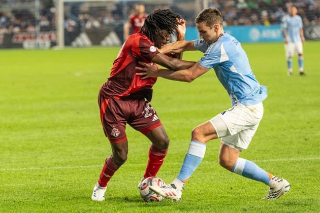 July 31, 2026, Bronx, New York, USA: James Sands (6) of NYCFC and Deandre Kerr (29) of Toronto FC the ball during Regular Season game between NYCFC and Toronto FC at Yankee stadium in New York, NY on July 31, 2026. Game ended in draw 1 - 1. Bronx USA - ZUMAr339 20260731_znp_r339_070 Copyright: xLevxRadinx