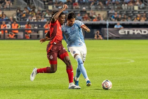 July 31, 2026, Bronx, New York, USA: Thiago Martins (13) of NYCFC and Deandre Kerr (29) of Toronto FC fight for the ball during Regular Season game between NYCFC and Toronto FC at Yankee stadium in New York, NY on July 31, 2026. Game ended in draw 1 - 1. Bronx USA - ZUMAr339 20260731_znp_r339_071 Copyright: xLevxRadinx