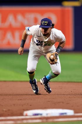 July 31, 2026, St. Petersburg, Florida, USA: Tampa Bay Rays first baseman Jonathan Aranda (8) fields a ball off the bat of Chicago White Sox center fielder Tristan Peters (29) and gets the unassisted out during an MLB, Baseball Herren, USA game on July 31, 2026 at Tropicana Field. The White Sox beat the Rays 6-1. St. Petersburg USA - ZUMAh180 20260731_zsp_h180_003 Copyright: xKimxHukarix