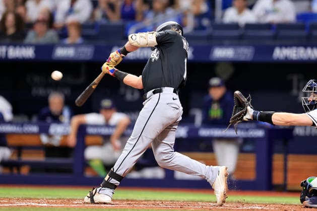 July 31, 2026, St. Petersburg, Florida, USA: Chicago White Sox second baseman Chase Meidroth (10) lines out to Tampa Bay Rays right fielder Victor Mesa Jr. (25) during an MLB, Baseball Herren, USA game on July 31, 2026 at Tropicana Field. The White Sox beat the Rays 6-1. St. Petersburg USA - ZUMAh180 20260731_zsp_h180_023 Copyright: xKimxHukarix