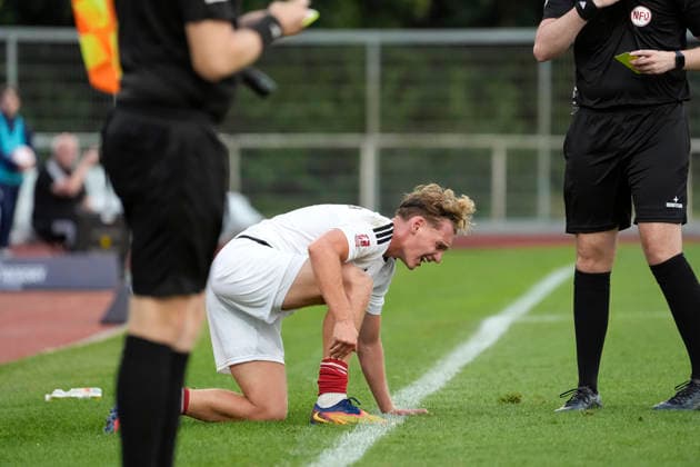 Foto : skeptische Miene bei ... Michel Dammeier ( Phönix ) Fussball Regionalliga Nord, 1. Spieltag am Fr. 31.07.2026 SV Drochtersen - Phönix Lübeck 2 - 1 *** Photo: Michel Dammeier looking skeptical. Phönix Soccer, Regionalliga Nord, Matchday 1 on Fri, July 31, 2026: SV Drochtersen 2, Phönix Lübeck 1