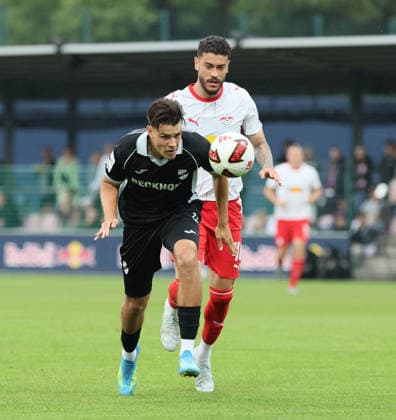 RB Leipzig Ð Verl Testspiel Leipzig, 01.08.2026, Red Bull Campus, Fussball, Testspiel , RB Leipzig vs. SC Verl , Im Bild von vorn: Felix Vogler ( 27, Verl), Romulo (40, RB Leipzig). , Nur zur redaktionellen Nutzung. Only editorial use. , *** RB Leipzig vs. Verl Friendly Match, Leipzig, August 1, 2026, Red Bull Campus, Soccer, Friendly Match, RB Leipzig vs. SC Verl, Pictured from the front: Felix Vogler (27), Verl, Romulo (40), RB Leipzig, For editorial use only, Picture Point
