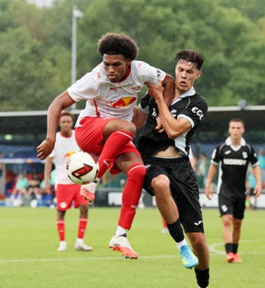 RB Leipzig Ð Verl Testspiel Leipzig, 01.08.2026, Red Bull Campus, Fussball, Testspiel , RB Leipzig vs. SC Verl , Im Bild von links: Samba Konate (45, RB Leipzig), Felix Vogler ( 27, Verl). , Nur zur redaktionellen Nutzung. Only editorial use. , *** RB Leipzig vs. Verl Friendly Match, Leipzig, August 1, 2026, Red Bull Campus, Soccer, Friendly Match, RB Leipzig vs. SC Verl, Pictured from left: Samba Konate 45, RB Leipzig, Felix Vogler 27, Verl, For editorial use only, Picture Point