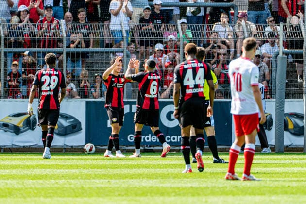 Testspiel Bayer 04 Leverkusen - Rot-Weiss Essen, am 01.08.2026, Ulrich-Haberland-Stadion, Leverkusen. Torjubel. Ben Hawighorst (Bayer 04 Leverkusen 29), Ezequiel Fernandez (Bayer 04 Leverkusen 6), Jeanuel Belocian (Bayer 04 Leverkusen 44), ; Testspiel Bayer 04 Leverkusen - Rot-Weiss Essen, am 01.08.2026, Ulrich-Haberland-Stadion, Leverkusen. *** Friendly Match: Bayer 04 Leverkusen vs. Rot Weiss Essen, August 1, 2026, Ulrich Haberland Stadium, Leverkusen; Ben Hawighorst celebrates a goal for Bayer 04 Leverkusen (No. 29), Ezequiel Fernandez (Bayer 04 Leverkusen, 6), Jeanuel Belocian (Bayer 04 Leverkusen, 44), Friendly Match: Bayer 04 Leverkusen vs. Rot Weiss Essen, August 1, 2026, Ulrich Haberland Stadium, Leverkusen Copyright: xBEAUTIFULxSPORTS Erlhofx
