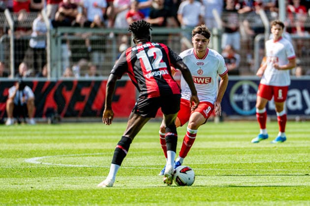 Testspiel Bayer 04 Leverkusen - Rot-Weiss Essen, am 01.08.2026, Ulrich-Haberland-Stadion, Leverkusen. Edmond Tapsoba (Bayer 04 Leverkusen 12), Jaka Äauber PotoÄnik (Rot-Weiss Essen 9), ; Testspiel Bayer 04 Leverkusen - Rot-Weiss Essen, am 01.08.2026, Ulrich-Haberland-Stadion, Leverkusen. *** Friendly Match: Bayer 04 Leverkusen vs. Rot-Weiss Essen, August 1, 2026, Ulrich Haberland Stadium, Leverkusen; Edmond Tapsoba (Bayer 04 Leverkusen) 12, Jaka Äauber (Photo)nik Rot Weiss Essen 9, Friendly Match: Bayer 04 Leverkusen vs. Rot Weiss Essen, August 1, 2026, Ulrich Haberland Stadium, Leverkusen Copyright: xBEAUTIFULxSPORTS Erlhofx