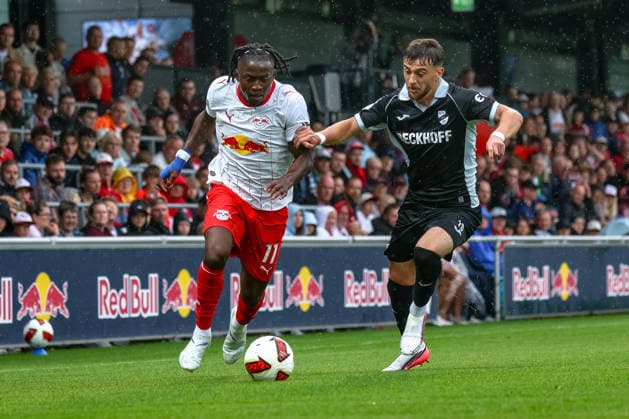 Johan Bakayoko (RB Leipzig, 11) Zweikampf, Duell, Kampf Bilal Yalcinkaya (SC Verl, 10), RB Leipzig vs SC Verl, Fussball, Testspiel, Saison 2026 27, 01.08..2026,¨ RB Leipzig vs SC Verl, Fussball, Testspiel, Saison 2026 27, 01.08.2026 Leipzig *** Johan Bakayoko (RB Leipzig), 11, tackle, duel, battle; Bilal Yalcinkaya (SC Verl), 10, RB Leipzig vs. SC Verl, soccer, friendly, 2026–27 season, August 1, 2026, RB Leipzig vs. SC Verl, soccer, friendly match, 2026–27 season, August 1, 2026, Leipzig Copyright: xEibner-Pressefoto LauraxRoemerx EP_LRR