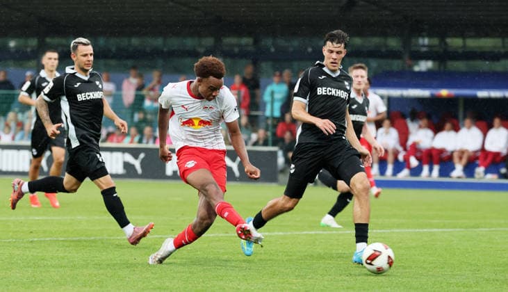 RB Leipzig Ð Verl Testspiel Leipzig, 01.08.2026, Red Bull Campus, Fussball, Testspiel , RB Leipzig vs. SC Verl , Im Bild von links: Assan Ouedraogo ( 8, RB Leipzig), Felix Vogler ( 27, Verl) . , Nur zur redaktionellen Nutzung. Only editorial use. , *** RB Leipzig vs. Verl Friendly Match, Leipzig, August 1, 2026, Red Bull Campus, Soccer, Friendly Match, RB Leipzig vs. SC Verl, Pictured from left: Assan Ouedraogo 8, RB Leipzig, Felix Vogler 27, Verl, For editorial use only, Picture Point