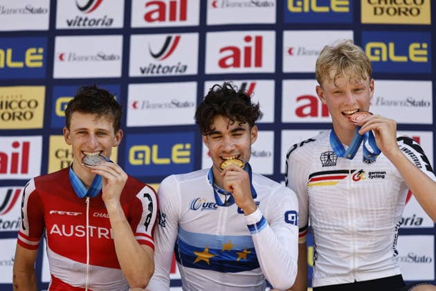 01.08.2026, Monteceneri, Monte Ceneri, 2026 UEC MTB European Championship, EM, Europameisterschaft XCO Men Junior s Final (cross country olympic), Michael Hettegger 4 (AUT) 2nd place and silver medal, Mathieu Ghibaudo 1 (FRA) 1st place, European Champion and gold medal and Elias Hückmann 7 (GER) 3rd place and bronze medal Monteceneri Monte Ceneri Ticino Switzerland *** August 1, 2026, Monteceneri, Monte Ceneri, 2026 UEC MTB European Championship XCO Men s Junior Final (Cross Country Olympic), Michael Hettegger 4 AUT, 2nd place and silver medal; Mathieu Ghibaudo 1 FRA, 1st place, European Champion, and gold medal; and Elias Hückmann 7 GER, 3rd place and bronze medal; Monteceneri, Monte Ceneri, Ticino, Switzerland Copyright: xJustPictures.ch FrancescoxMinghettix jp-en-FrMi-_NG_1249