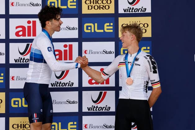 01.08.2026, Monteceneri, Monte Ceneri, 2026 UEC MTB European Championship, EM, Europameisterschaft XCO Men Junior s Final (cross country olympic) Mathieu Ghibaudo 1 (FRA) 1st place, European Champion and gold medal congratulated by Elias Hückmann 7 (GER) 3rd place and bronze medal Monteceneri Monte Ceneri Ticino Switzerland *** August 1, 2026, Monteceneri, Monte Ceneri, 2026 UEC MTB European Championship XCO Men s Junior Final, Cross Country Olympic: Mathieu Ghibaudo (1 FRA) took 1st place, became European Champion, and won the gold medal; he was congratulated by Elias Hückmann (7 GER), who took 3rd place and won the bronze medal. Monteceneri, Monte Ceneri, Ticino, Switzerland Copyright: xJustPictures.ch FrancescoxMinghettix jp-en-FrMi-_NG_1171