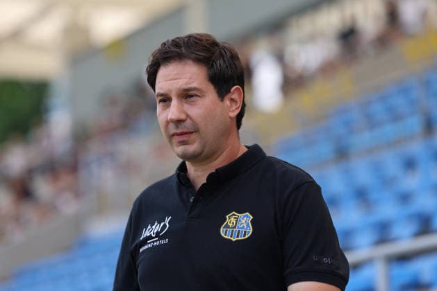01.08.2026, Fussball, Herren, Testspiel, Saison 2026 2027, 1. FC Saarbrücken - US Thionville Lusitanos, Trainer Argirios Giannikis (1. FC Saarbrücken) Saarbrücken Ludwigsparkstadion Saarland Deutschland (DEU) *** August 1, 2026, Soccer, Men s, Friendly Match, 2026–2027 Season, 1 FC Saarbrücken vs. US Thionville Lusitanos, Coach Argirios Giannikis, 1 FC Saarbrücken, Saarbrücken, Ludwigsparkstadion, Saarland, Germany, DEU Copyright: xSebastianxBachx