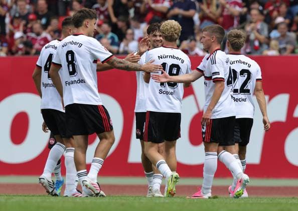 01.08.2026 - Fussball - Saison 2026 2027 - Testspiel Freundschaftsspiel Vorbereitungsspiel: 1. FC Nürnberg Nuernberg FCN ( Club ) - Real Oviedo - Sportfoto Zink DaMa - xdaxmax - Jubel Freude Torjubel nach Tor zum 2:0 - Piet Scobel (19, 1. FC Nürnberg FCN ) und Mannschaft Team jubelt freut sich - Torschütze: Piet Scobel (19, 1. FC Nürnberg FCN ) *** August 1, 2026 Soccer Season 2026–2027 Exhibition Match Friendly Match Preseason Match 1. FC Nürnberg Nuremberg FCN Club Real Oviedo Sports Photo Zink DaMa xdaxmax Celebration Joy Goal Celebration after the 2–0 goal by Piet Scobel 19, 1 FC Nuremberg FCN and the team celebrate, goal scorer Piet Scobel 19, 1 FC Nuremberg FCN