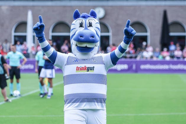 Fussball, 3.Liga Saison 2026 2027 Testspiel Sparta Rotterdam - MSV Duisburg 01.08.2026, Sparta Stadion Het Kasteel +Maskottchen Ennatz Rotterdam Sparta Stadion Het Kasteel Niederlande *** Sports, Soccer, 3rd Division, 2026–2027 Season, Friendly Match: Sparta Rotterdam vs. MSV Duisburg, August 1, 2026, Sparta Stadium Het Kasteel, Ennatz the Mascot, Rotterdam, Sparta Stadium Het Kasteel, Netherlands