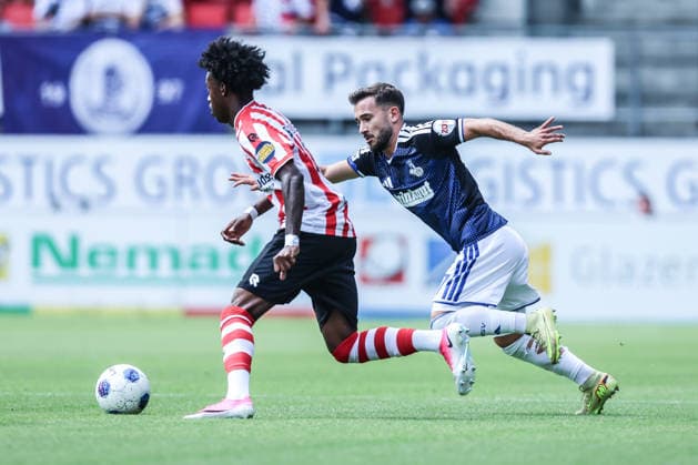 Fussball, 3.Liga Saison 2026 2027 Testspiel Sparta Rotterdam - MSV Duisburg 01.08.2026, Sparta Stadion Het Kasteel Can Coskun (MSV Duisburg, 27) Zweikampf Rotterdam Sparta Stadion Het Kasteel Niederlande *** Sports, Soccer, 3rd Division, 2026–2027 Season, Friendly Match: Sparta Rotterdam vs. MSV Duisburg, August 1, 2026, Sparta Stadium Het Kasteel, Can Coskun (MSV Duisburg), 27, Tackle, Rotterdam, Sparta Stadium Het Kasteel, Netherlands