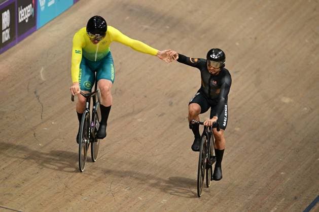 COM26 Track cycling, Rad, Radsport, Bahnrad, Bahn Leigh Hoffman of Australia and Mohd Azizulhasni Awang of Malaysia during the Men s Sprint quarter-final in Track Cycling at the Glasgow 2026 Commonwealth Games at the Sir Chris Hoy Velodrome in Glasgow, Scotland, Saturday, August 1, 2026. ( NO ARCHIVING, EDITORIAL USE ONLY Glasgow Scotland United Kingdom  Copyright: xDEANxLEWINSx 20260801163975454090jpeg