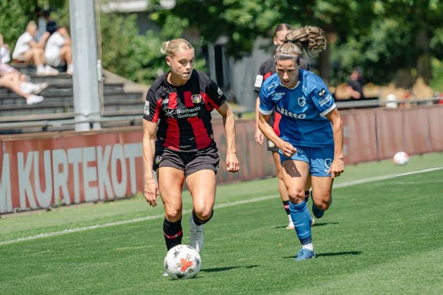Zweikampf zwischen Cornelia Kramer (Bayer 04 Leverkusen, 07) und Emely van der Vliet (KRC Genk Ladies, 23). Bayer 04 Leverkusen vs. KRC Genk Ladies, Fussball, Frauen Bundesliga, Testspiel, Saison 2026 2027, 01.08.2026 DFL DFB Regulations prohibit any use of Photographs as image sequences and or Quasivideo Bayer 04 Leverkusen vs. KRC Genk Ladies, Fussball, Frauen Bundesliga, Testspiel, Saison 2026 2027, 01.08.2026 Leverkusen *** Tackle between Cornelia Kramer of Bayer 04 Leverkusen, No. 7, and Emely van der Vliet of KRC Genk Ladies, No. 23; Bayer 04 Leverkusen vs. KRC Genk Ladies, Soccer, Women s Bundesliga, Friendly Match, 2026–2027 Season, August 1, 2026 DFL DFB regulations prohibit any use of photographs as image sequences and or quasi-video Bayer 04 Leverkusen vs. KRC Genk Ladies, soccer, Women’s Bundesliga, friendly match, 2026–2027 season, August 1, 2026, Leverkusen Copyright: xEibner-Pressefoto ThomasxHaeslerx EP_THR