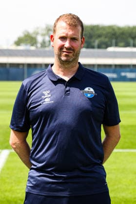 Co-Trainer Pit Reimers, SC Paderborn - 1. Fussball Bundesliga Porträttermin 1. BL 2026 2027 offizieller Fototermin SC Paderborn im Trainings- und Nachwuchsleistungszentrum in Paderborn - Porträt, Portrait, Einzelbild, Deutschland, Fussball, Maenner, GER, 31.07.2026 *** Assistant Coach Pit Reimers, SC Paderborn 1 Bundesliga Soccer Portrait Session 1 BL 2026–2027 Official Photo Session for SC Paderborn at the Training and Youth Academy in Paderborn Portrait, Individual Photo, Germany, Soccer, Men, GER, July 31, 2026 Christian Schroedter
