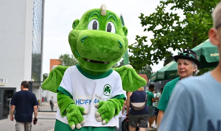 01.08.2026 - SpVgg Greuther Fürth Fuerth - Mannschaftsvorstellung Saisoneröffnung 2026 2027 - - xwoxzix - Drache Eddy ( Maskottchen SpVgg Greuther Fürth ) *** August 1, 2026 SpVgg Greuther Fürth Fürth Team Presentation 2026–2027 Season Opener xwoxzix Eddy the Dragon, SpVgg Greuther Fürth Mascot