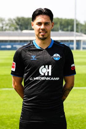 Raphael Obermair, SC Paderborn - 1. Fussball Bundesliga Porträttermin 1. BL 2026 2027 offizieller Fototermin SC Paderborn im Trainings- und Nachwuchsleistungszentrum in Paderborn - Porträt, Portrait, Einzelbild, Deutschland, Fussball, Maenner, GER, 31.07.2026 *** Raphael Obermair, SC Paderborn 1, Bundesliga Soccer, Portrait Session, 2026–2027 Bundesliga Season, Official Photo Session for SC Paderborn at the Training and Youth Development Center in Paderborn, Portrait, Individual Photo, Germany, Soccer, Men, GER, July 31, 2026 Christian Schroedter
