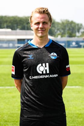 Felix Götze, SC Paderborn - 1. Fussball Bundesliga Porträttermin 1. BL 2026 2027 offizieller Fototermin SC Paderborn im Trainings- und Nachwuchsleistungszentrum in Paderborn - Porträt, Portrait, Einzelbild, Deutschland, Fussball, Maenner, GER, 31.07.2026 *** Felix Götze, SC Paderborn 1, Bundesliga, Portrait Session, 2026–2027 Season, Official Photo Session for SC Paderborn at the Training and Youth Academy in Paderborn, Portrait, Individual Photo, Germany, Soccer, Men, GER, July 31, 2026 Christian Schroedter