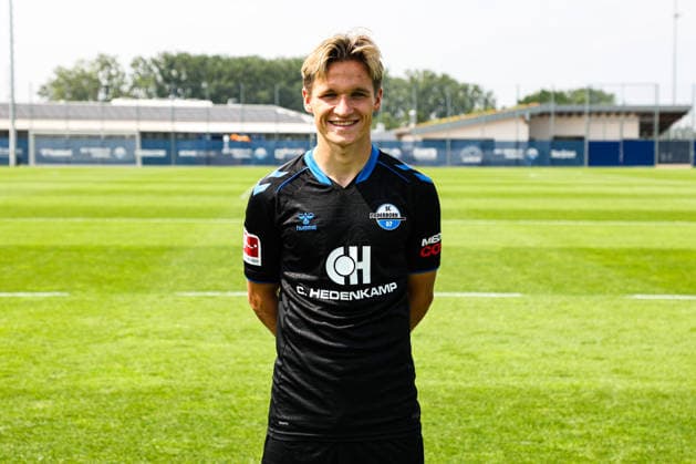 Albert Millgramm, SC Paderborn - 1. Fussball Bundesliga Porträttermin 1. BL 2026 2027 offizieller Fototermin SC Paderborn im Trainings- und Nachwuchsleistungszentrum in Paderborn - Porträt, Portrait, Einzelbild, Deutschland, Fussball, Maenner, GER, 31.07.2026 *** Albert Millgramm, SC Paderborn 1 Soccer Bundesliga Portrait Session 1 BL 2026–2027 Official Photo Session for SC Paderborn at the Training and Youth Development Center in Paderborn Portrait, Individual Photo, Germany, Soccer, Men, GER, July 31, 2026 Christian Schroedter