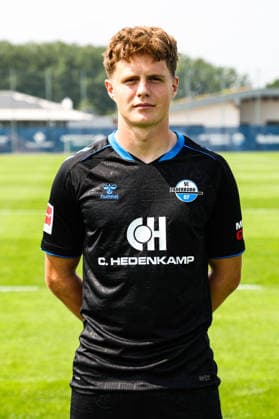 Niklas Mohr, SC Paderborn - 1. Fussball Bundesliga Porträttermin 1. BL 2026 2027 offizieller Fototermin SC Paderborn im Trainings- und Nachwuchsleistungszentrum in Paderborn - Porträt, Portrait, Einzelbild, Deutschland, Fussball, Maenner, GER, 31.07.2026 *** Niklas Mohr, SC Paderborn 1 Soccer Bundesliga Portrait Session 1 BL 2026–2027 Official Photo Session for SC Paderborn at the Training and Youth Development Center in Paderborn Portrait, Individual Photo, Germany, Soccer, Men, GER, July 31, 2026 Christian Schroedter