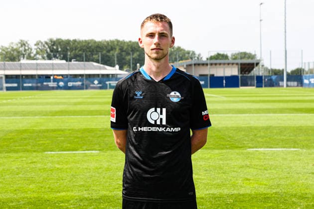 Tjark Scheller, SC Paderborn - 1. Fussball Bundesliga Porträttermin 1. BL 2026 2027 offizieller Fototermin SC Paderborn im Trainings- und Nachwuchsleistungszentrum in Paderborn - Porträt, Portrait, Einzelbild, Deutschland, Fussball, Maenner, GER, 31.07.2026 *** Tjark Scheller, SC Paderborn 1 Soccer Bundesliga Portrait Session 1 BL 2026–2027 Official Photo Session for SC Paderborn at the Training and Youth Development Center in Paderborn Portrait, Individual Photo, Germany, Soccer, Men, GER, July 31, 2026 Christian Schroedter