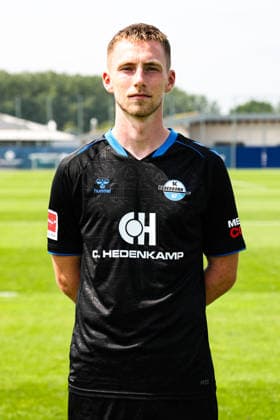 Tjark Scheller, SC Paderborn - 1. Fussball Bundesliga Porträttermin 1. BL 2026 2027 offizieller Fototermin SC Paderborn im Trainings- und Nachwuchsleistungszentrum in Paderborn - Porträt, Portrait, Einzelbild, Deutschland, Fussball, Maenner, GER, 31.07.2026 *** Tjark Scheller, SC Paderborn 1 Soccer Bundesliga Portrait Session 1 BL 2026–2027 Official Photo Session for SC Paderborn at the Training and Youth Development Center in Paderborn Portrait, Individual Photo, Germany, Soccer, Men, GER, July 31, 2026 Christian Schroedter