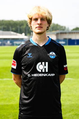Mattes Hansen, SC Paderborn - 1. Fussball Bundesliga Porträttermin 1. BL 2026 2027 offizieller Fototermin SC Paderborn im Trainings- und Nachwuchsleistungszentrum in Paderborn - Porträt, Portrait, Einzelbild, Deutschland, Fussball, Maenner, GER, 31.07.2026 *** Mattes Hansen, SC Paderborn 1 Soccer Bundesliga Portrait Session 1 BL 2026–2027 Official Photo Session for SC Paderborn at the Training and Youth Development Center in Paderborn Portrait, Individual Photo, Germany, Soccer, Men, GER, July 31, 2026 Christian Schroedter
