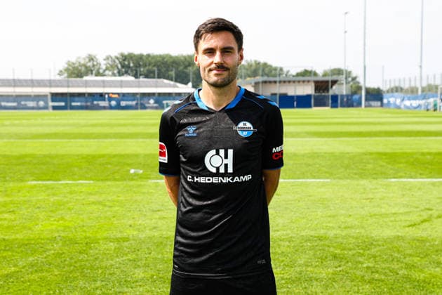 Tom Baack, SC Paderborn - 1. Fussball Bundesliga Porträttermin 1. BL 2026 2027 offizieller Fototermin SC Paderborn im Trainings- und Nachwuchsleistungszentrum in Paderborn - Porträt, Portrait, Einzelbild, Deutschland, Fussball, Maenner, GER, 31.07.2026 *** Tom Baack, SC Paderborn 1 Soccer Bundesliga Portrait Session 1 BL 2026–2027 Official Photo Session for SC Paderborn at the Training and Youth Development Center in Paderborn Portrait, Individual Photo, Germany, Soccer, Men, GER, July 31, 2026 Christian Schroedter