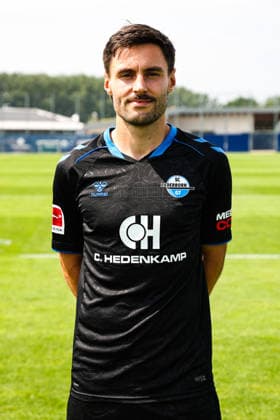 Tom Baack, SC Paderborn - 1. Fussball Bundesliga Porträttermin 1. BL 2026 2027 offizieller Fototermin SC Paderborn im Trainings- und Nachwuchsleistungszentrum in Paderborn - Porträt, Portrait, Einzelbild, Deutschland, Fussball, Maenner, GER, 31.07.2026 *** Tom Baack, SC Paderborn 1 Soccer Bundesliga Portrait Session 1 BL 2026–2027 Official Photo Session for SC Paderborn at the Training and Youth Development Center in Paderborn Portrait, Individual Photo, Germany, Soccer, Men, GER, July 31, 2026 Christian Schroedter
