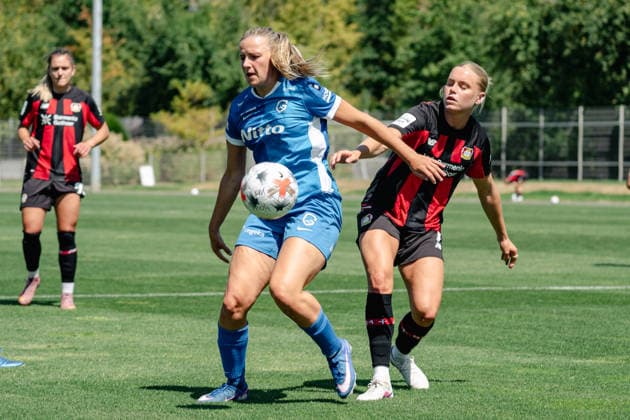 Zweikampf zwischen Chelsea Godier (KRC Genk Ladies, 06) und Cornelia Kramer (Bayer 04 Leverkusen, 07). Bayer 04 Leverkusen vs. KRC Genk Ladies, Fussball, Frauen Bundesliga, Testspiel, Saison 2026 2027, 01.08.2026 DFL DFB Regulations prohibit any use of Photographs as image sequences and or Quasivideo Bayer 04 Leverkusen vs. KRC Genk Ladies, Fussball, Frauen Bundesliga, Testspiel, Saison 2026 2027, 01.08.2026 Leverkusen *** Tackle between Chelsea Godier (KRC Genk Ladies, 06) and Cornelia Kramer (Bayer 04 Leverkusen, 07) – Bayer 04 Leverkusen vs. KRC Genk Ladies, Soccer, Women’s Bundesliga, Friendly Match, 2026–2027 Season, August 1, 2026 DFL DFB regulations prohibit any use of photographs as image sequences and or quasi-video Bayer 04 Leverkusen vs. KRC Genk Ladies, soccer, Women’s Bundesliga, friendly match, 2026–2027 season, August 1, 2026, Leverkusen Copyright: xEibner-Pressefoto ThomasxHaeslerx EP_THR