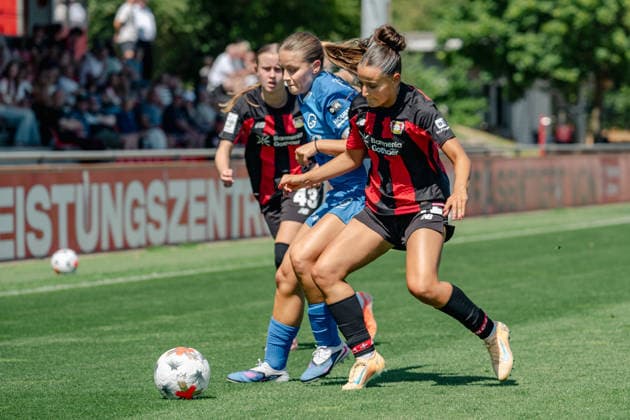 Zweikampf zwischen Jinthe Schepers (KRC Genk Ladies, 07) und Sana Coskun (Bayer 04 Leverkusen, 42). Bayer 04 Leverkusen vs. KRC Genk Ladies, Fussball, Frauen Bundesliga, Testspiel, Saison 2026 2027, 01.08.2026 DFL DFB Regulations prohibit any use of Photographs as image sequences and or Quasivideo Bayer 04 Leverkusen vs. KRC Genk Ladies, Fussball, Frauen Bundesliga, Testspiel, Saison 2026 2027, 01.08.2026 Leverkusen *** Tackle between Jinthe Schepers (KRC Genk Ladies, 07) and Sana Coskun (Bayer 04 Leverkusen, 42) – Bayer 04 Leverkusen vs. KRC Genk Ladies, Soccer, Women’s Bundesliga, Friendly Match, 2026–2027 Season, August 1, 2026 DFL DFB regulations prohibit any use of photographs as image sequences and or quasi-video Bayer 04 Leverkusen vs. KRC Genk Ladies, soccer, Women’s Bundesliga, friendly match, 2026–2027 season, August 1, 2026, Leverkusen Copyright: xEibner-Pressefoto ThomasxHaeslerx EP_THR