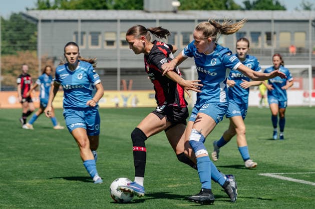 Zweikampf zwischen Valentina Maedl (Bayer 04 Leverkusen, 17) und Robine DeRidder (KRC Genk Ladies, 03). Bayer 04 Leverkusen vs. KRC Genk Ladies, Fussball, Frauen Bundesliga, Testspiel, Saison 2026 2027, 01.08.2026 DFL DFB Regulations prohibit any use of Photographs as image sequences and or Quasivideo Bayer 04 Leverkusen vs. KRC Genk Ladies, Fussball, Frauen Bundesliga, Testspiel, Saison 2026 2027, 01.08.2026 Leverkusen *** Tackle between Valentina Maedl of Bayer 04 Leverkusen, 17, and Robine DeRidder of KRC Genk Ladies, 03; Bayer 04 Leverkusen vs. KRC Genk Ladies, Soccer, Women s Bundesliga, Friendly Match, 2026–2027 Season, August 1, 2026 DFL DFB regulations prohibit any use of photographs as image sequences and or quasi-video Bayer 04 Leverkusen vs. KRC Genk Ladies, soccer, Women’s Bundesliga, friendly match, 2026–2027 season, August 1, 2026, Leverkusen Copyright: xEibner-Pressefoto ThomasxHaeslerx EP_THR