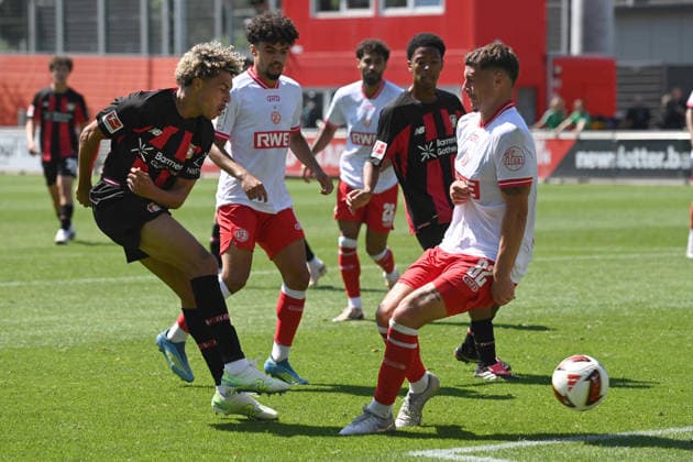 Montrell CULBREATH (LEV) gegen Luca BAZZOLI (RWE) Aktion, Zweikampf, Fussball 1. Bundesliga, Testspiel, testmatch, friendly match, Freundschaftsspiel, Bayer Leverkusen (LEV) - Rot Weiss Essen 3-0, am 01.08.2026 in Leverkusen Deutschland. DFL regulations prohibit any use of photographs as image sequences and or quasi-video Â *** Montrell CULBREATH (LEV) vs. Luca BAZZOLI (RWE) Action, Tackle, Soccer, Bundesliga 1, Friendly Match, Bayer Leverkusen LEV vs. Rot Weiss Essen 3–0, on August 1, 2026, in Leverkusen, Germany. DFL regulations prohibit any use of photographs as image sequences and or quasi-video.
