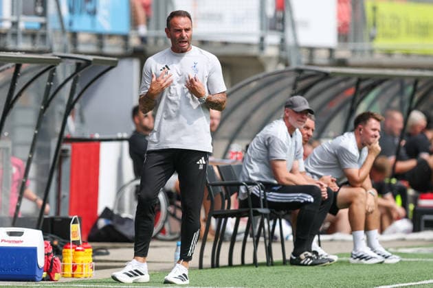 2026-08-01 Sparta Rotterdam v MSV Duisburg - Pre Season Friendly ROTTERDAM, NETHERLANDS - AUGUST 1: Headcoach Dietmar Hirsch of MSV Duisburg coaches his players during the Pre Season Friendly match between Sparta Rotterdam and MSV Duisburg at Sparta-stadion Het Kasteel on August 1, 2026 in Rotterdam, Netherlands. Rotterdam Sparta-stadion Het Kasteel Netherlands Content not available for redistribution in The Netherlands directly or indirectly through any third parties. Copyright: xHansxvanxderxValkx