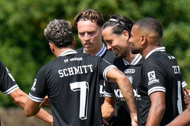 01.08.2026, Sportplatz BW Schinkel, Osnabrück, GER, 2. und 3. Liga, Testspiel: SV Meppen vs VfL Osnabrück, Jubel nach 1:0 von Ersin Zehir (SV Meppen 6), 2.v.r. DFL REGULATIONS PROHIBIT ANY USE OF PHOTOGRAPHS AS IMAGE SEQUENCES AND OR QUASI-VIDEO. Osnabrück Niedersachsen Niederlande Sportplatz BW Schinkel *** August 1, 2026, BW Schinkel Sports Field, Osnabrück, GER, 2nd and 3rd Divisions, Friendly Match: SV Meppen vs. VfL Osnabrück, Celebration after Ersin Zehir’s 1-0 goal for SV Meppen 6, 2 v r DFL REGULATIONS PROHIBIT ANY USE OF PHOTOGRAPHS AS IMAGE SEQUENCES AND OR QUASI-VIDEO Osnabrück Lower Saxony Netherlands BW Schinkel Sports Field
