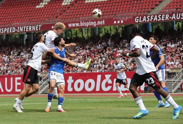 01.08.2026 - Fussball - Saison 2026 2027 - Testspiel Freundschaftsspiel Vorbereitungsspiel: 1. FC Nürnberg Nuernberg FCN ( Club ) - Real Oviedo - Sportfoto Zink DaMa - xdaxmax - Piet Scobel (19, 1. FC Nürnberg FCN ) mit Kopfball *** August 1, 2026 Soccer Season 2026–2027 Exhibition Match Friendly Match Preseason Match 1 FC Nuremberg FCN Club Real Oviedo Sports Photo Zink DaMa xdaxmax Piet Scobel 19, 1 FC Nuremberg FCN with a header
