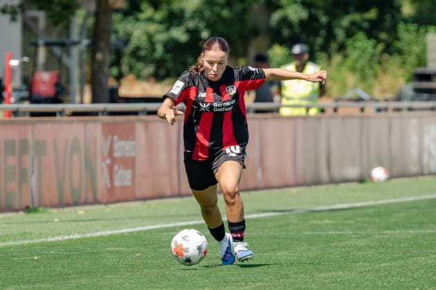 Estrella Merino Gonzales (Bayer 04 Leverkusen, 20) am Ball. Bayer 04 Leverkusen vs. KRC Genk Ladies, Fussball, Frauen Bundesliga, Testspiel, Saison 2026 2027, 01.08.2026 DFL DFB Regulations prohibit any use of Photographs as image sequences and or Quasivideo Bayer 04 Leverkusen vs. KRC Genk Ladies, Fussball, Frauen Bundesliga, Testspiel, Saison 2026 2027, 01.08.2026 Leverkusen *** Estrella Merino Gonzales, Bayer 04 Leverkusen, 20 with the ball; Bayer 04 Leverkusen vs. KRC Genk Ladies, Soccer, Women’s Bundesliga, Friendly Match, 2026–2027 Season, August 1, 2026 DFL DFB regulations prohibit any use of photographs as image sequences and or quasi-video Bayer 04 Leverkusen vs. KRC Genk Ladies, Soccer, Women’s Bundesliga, Friendly Match, 2026–2027 Season, August 1, 2026, Leverkusen Copyright: xEibner-Pressefoto ThomasxHaeslerx EP_THR