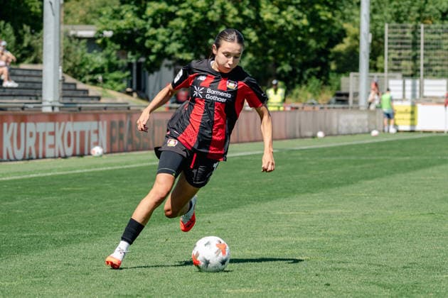 Loreen Bender (Bayer 04 Leverkusen, 19) am Ball. Bayer 04 Leverkusen vs. KRC Genk Ladies, Fussball, Frauen Bundesliga, Testspiel, Saison 2026 2027, 01.08.2026 DFL DFB Regulations prohibit any use of Photographs as image sequences and or Quasivideo Bayer 04 Leverkusen vs. KRC Genk Ladies, Fussball, Frauen Bundesliga, Testspiel, Saison 2026 2027, 01.08.2026 Leverkusen *** Loreen Bender, Bayer 04 Leverkusen, 19 with the ball; Bayer 04 Leverkusen vs. KRC Genk Ladies, Soccer, Women s Bundesliga, Friendly Match, 2026–2027 Season, August 1, 2026 DFL DFB regulations prohibit any use of photographs as image sequences and or quasi-video Bayer 04 Leverkusen vs. KRC Genk Ladies, Soccer, Women’s Bundesliga, Friendly Match, 2026–2027 Season, August 1, 2026, Leverkusen Copyright: xEibner-Pressefoto ThomasxHaeslerx EP_THR