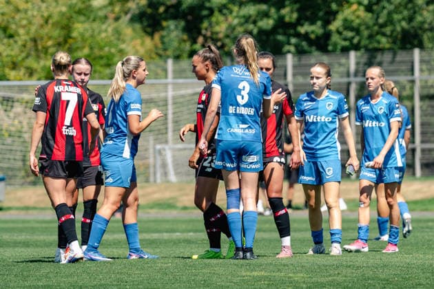 Die Spielerinnen von Leverkusen und Genk verabschieden sich freundschaftlich. Bayer 04 Leverkusen vs. KRC Genk Ladies, Fussball, Frauen Bundesliga, Testspiel, Saison 2026 2027, 01.08.2026 DFL DFB Regulations prohibit any use of Photographs as image sequences and or Quasivideo Bayer 04 Leverkusen vs. KRC Genk Ladies, Fussball, Frauen Bundesliga, Testspiel, Saison 2026 2027, 01.08.2026 Leverkusen *** The players from Leverkusen and Genk bid each other a friendly farewell. Bayer 04 Leverkusen vs. KRC Genk Ladies, Soccer, Women’s Bundesliga, Friendly Match, 2026–2027 Season, August 1, 2026 DFL DFB regulations prohibit any use of photographs as image sequences and or quasi-video Bayer 04 Leverkusen vs. KRC Genk Ladies, Soccer, Women’s Bundesliga, Friendly Match, 2026–2027 Season, August 1, 2026, Leverkusen Copyright: xEibner-Pressefoto ThomasxHaeslerx EP_THR