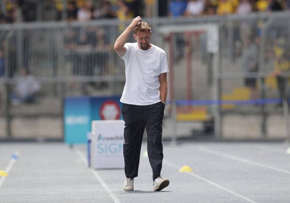 Cheftrainer Lars Kornetka (Eintracht Braunschweig) Fussball, Herren, Saison 2026 2027 2.BL, Eintracht Stadion, Eintracht Braunschweig gegen RAAL La Louviere, Saisonvorbereitung, Testspiel DFL REGULATIONS PROHIBIT ANY USE OF PHOTOGRAPHS AS IMAGE SEQUENCES AND OR QUASI-VIDEO. *** Head Coach Lars Kornetka, Eintracht Braunschweig Soccer, Men s Team, 2026–2027 Season, 2nd Bundesliga, Eintracht Stadium, Eintracht Braunschweig vs. RAAL La Louvière, preseason, friendly match. DFL REGULATIONS PROHIBIT ANY USE OF PHOTOGRAPHS AS IMAGE SEQUENCES AND OR QUASI-VIDEO