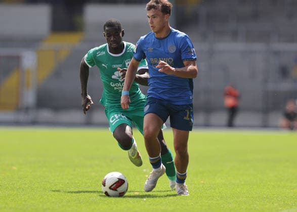 Max Marie (Eintracht Braunschweig), Mame Wade (La Louviere) Fussball, Herren, Saison 2026 2027 2.BL, Eintracht Stadion, Eintracht Braunschweig gegen RAAL La Louviere, Saisonvorbereitung, Testspiel DFL REGULATIONS PROHIBIT ANY USE OF PHOTOGRAPHS AS IMAGE SEQUENCES AND OR QUASI-VIDEO. *** Max Marie, Eintracht Braunschweig; Mame Wade, La Louvière Soccer, Men s, 2026–2027 Season, 2nd Bundesliga, Eintracht Stadium, Eintracht Braunschweig vs. RAAL La Louvière, Preseason, Friendly Match. DFL REGULATIONS PROHIBIT ANY USE OF PHOTOGRAPHS AS IMAGE SEQUENCES AND OR QUASI-VIDEO