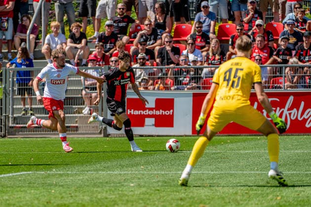 Testspiel Bayer 04 Leverkusen - Rot-Weiss Essen, am 01.08.2026, Ulrich-Haberland-Stadion, Leverkusen. Alfonso Moreira (Bayer 04 Leverkusen 9), Romero Gerres (Rot-Weiss Essen 45), ; Testspiel Bayer 04 Leverkusen - Rot-Weiss Essen, am 01.08.2026, Ulrich-Haberland-Stadion, Leverkusen. *** Friendly Match: Bayer 04 Leverkusen vs. Rot-Weiss Essen, August 1, 2026, Ulrich Haberland Stadium, Leverkusen; Alfonso Moreira (Bayer 04 Leverkusen) 9, Romero Gerres (Rot Weiss Essen) 45; Friendly match: Bayer 04 Leverkusen vs. Rot Weiss Essen, August 1, 2026, Ulrich Haberland Stadium, Leverkusen Copyright: xBEAUTIFULxSPORTS Erlhofx