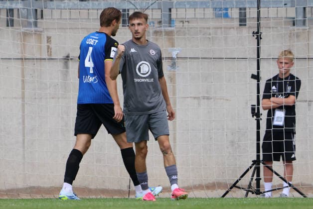 01.08.2026, Fussball, Herren, Testspiel, Saison 2026 2027, 1. FC Saarbrücken - US Thionville Lusitanos, Torjubel zum 0:1, Torschütze: Kylian Tubio (US Thionville Lusitanos) Saarbrücken Ludwigsparkstadion Saarland Deutschland (DEU) *** August 1, 2026, Soccer, Men s, Friendly Match, 2026–2027 Season, 1 FC Saarbrücken vs. US Thionville Lusitanos, Goal celebration for the 0–1, Goal scorer Kylian Tubio, US Thionville Lusitanos, Saarbrücken, Ludwigsparkstadion, Saarland, Germany, DEU Copyright: xSebastianxBachx