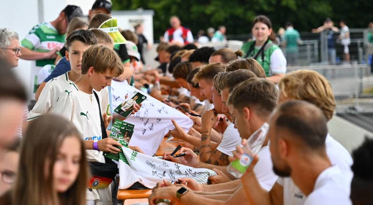 01.08.2026 - SpVgg Greuther Fürth Fuerth - Mannschaftsvorstellung Saisoneröffnung 2026 2027 - - xwoxzix - Autogrammstunde - *** August 1, 2026 SpVgg Greuther Fürth Fürth Team Presentation 2026–2027 Season Opener xwoxzix Autograph Session