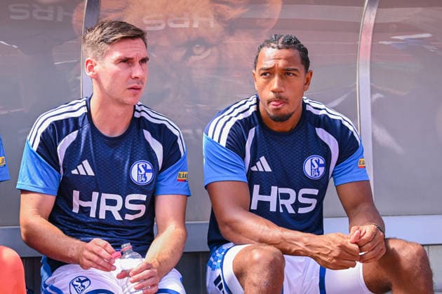 01.08.2026, Fussball, Saison 2026 2027, Testspiel, KSV Hessen Kassel - FC Schalke 04, Maximilian Wöber (FC Schalke 04), Anton Donkor (FC Schalke 04) xRHR-FOTO YYx *** August 1, 2026, Soccer, 2026–2027 Season, Friendly Match, KSV Hessen Kassel vs. FC Schalke 04, Maximilian Wöber (FC Schalke 04), Anton Donkor (FC Schalke 04) xRHR PHOTO YYx Copyright: KROEGER RHR-FOTOx RHR-FOTO YY