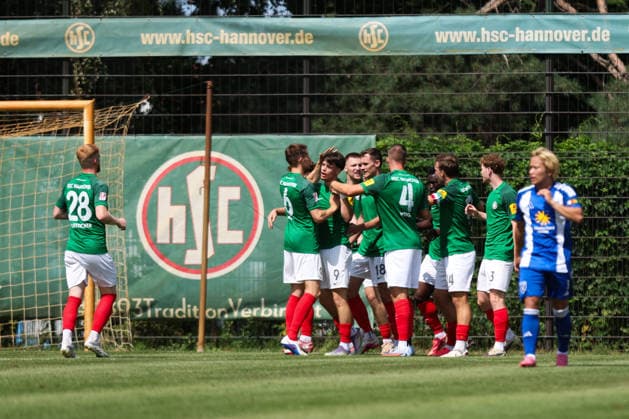01.08.2026, Fussball, Herren, Regionalliga Nord, 1. Spieltag, HSC Hannover - BSV Kickers Emden Torjubel zum 1:1 durch Finn Hoffmann (9 HSC Hannover) *** August 1, 2026, Soccer, Men s, Regionalliga Nord, Matchday 1, HSC Hannover vs. BSV Kickers Emden: Celebration of the 1-1 goal by Finn Hoffmann 9, HSC Hannover