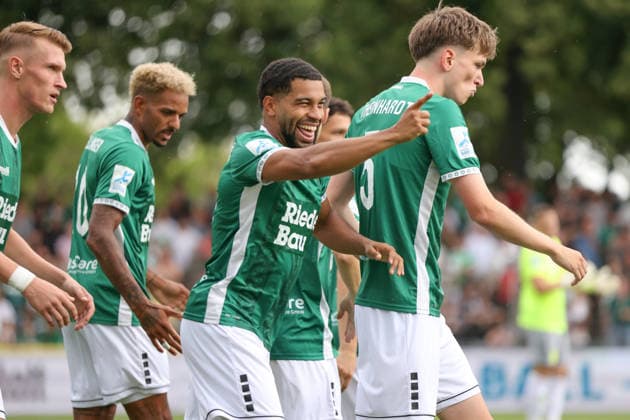01.08.2026, Herren, Fussball, Saison 2026 2027, Regionalliga Bayern, 2. Spieltag: 1. FC Schweinfurt 1905 - TSV 1860 München Jubel beim 1:0 durch Jason Prodanovic (FC Schweinfurt 05, 17) Schweinfurt Riedel-Bau-Arena im Sachs-Stadio Bayern Unterfranken Deutschland *** August 1, 2026, Men s Soccer, 2026–2027 Season, Bavarian Regional League, Matchday 2: 1 FC Schweinfurt 1905 vs. TSV 1860 Munich – Jubilation after Jason Prodanovic’s 1–0 goal for FC Schweinfurt 05, 17 Schweinfurt Riedel Bau Arena at Sachs Stadium, Bavaria, Lower Franconia, Germany